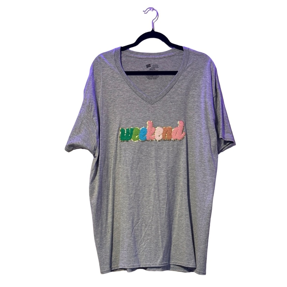 Heather Gray V-Neck T-Shirt With “Weekend” Size XL - Picture 2 of 8